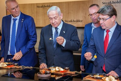 Israeli Prime Minister visits Steakholder Foods to experience cutting-edge 3D printing technology 